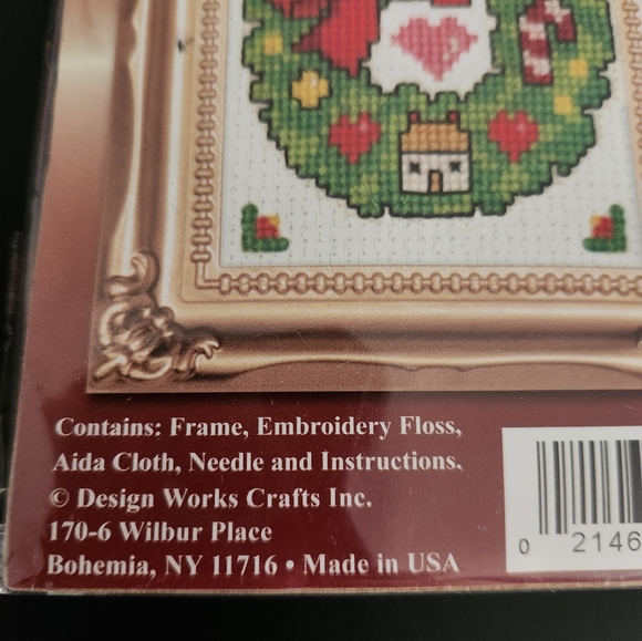Design Works Counted Cross Stitch Wreath Kit - Picture 2 of 3